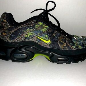 Nike Black/Green Sneakers